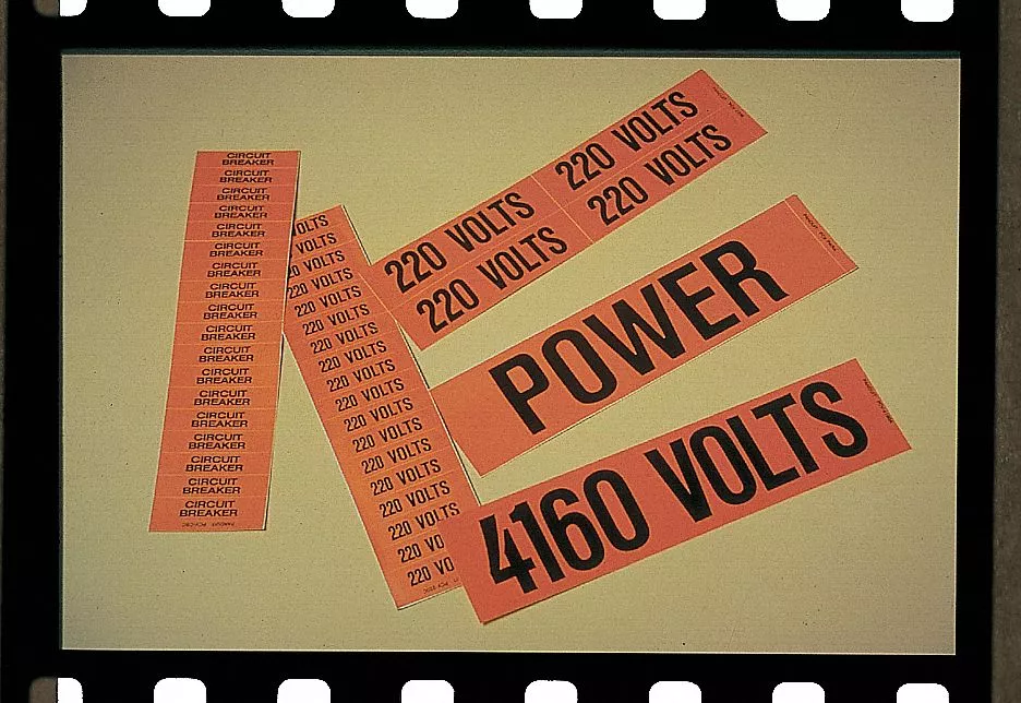 Conduit and Voltage Marker 600 Volts